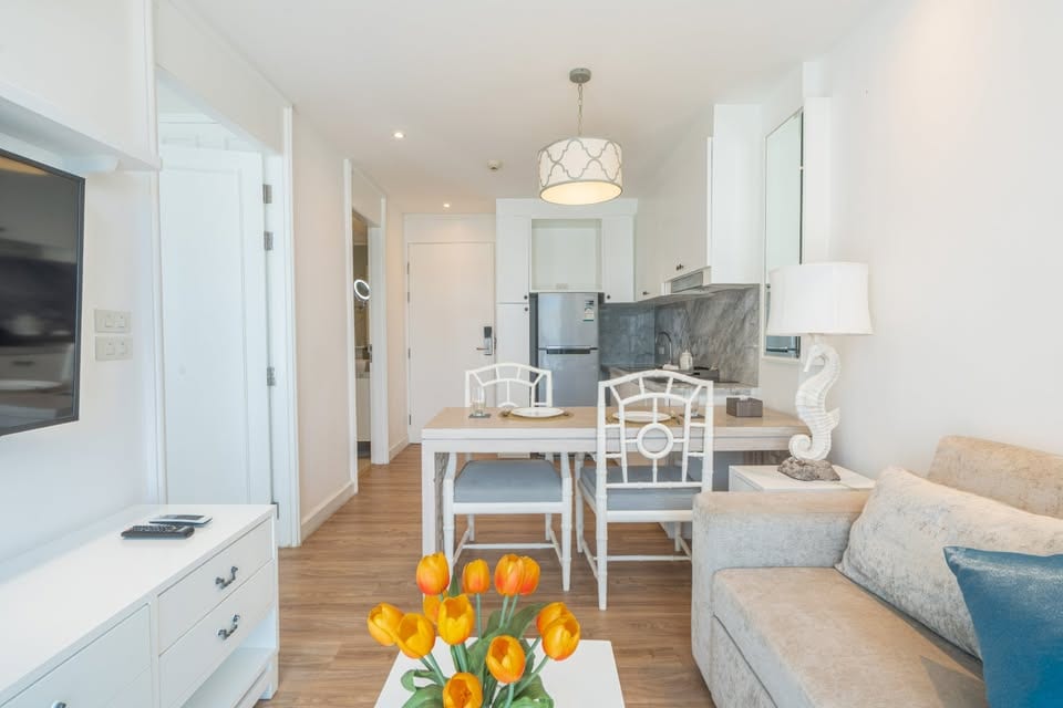 One-Bedroom Sea-View Condo for Sale — Seavale Residences, Patong 8