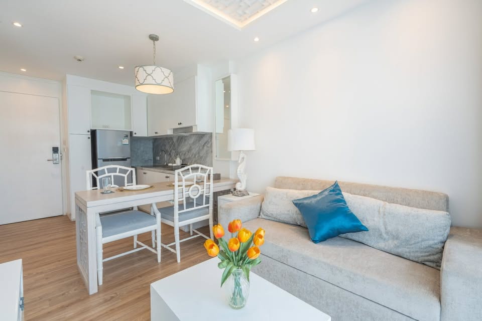 One-Bedroom Sea-View Condo for Sale — Seavale Residences, Patong 9