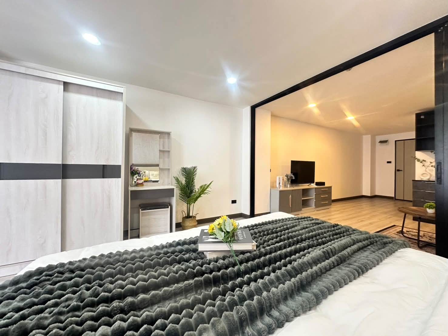 1-Bedroom Condo for Rent in Patong, Phuket — interior view