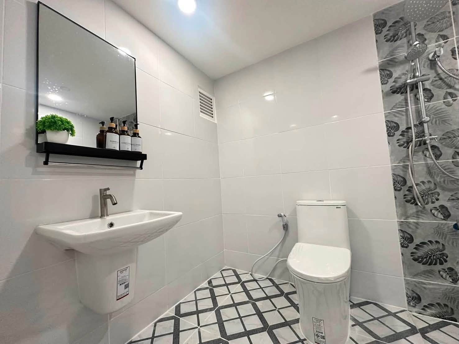 1-Bedroom Condo for Rent in Patong, Phuket — interior view