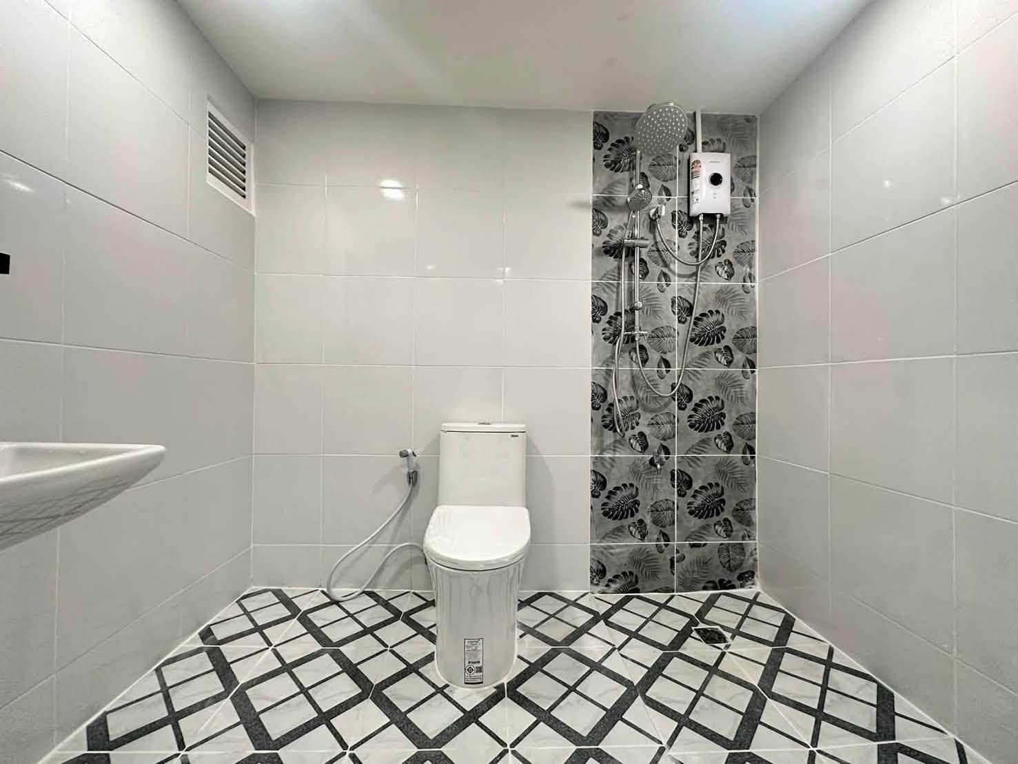 1-Bedroom Condo for Rent in Patong, Phuket — interior view