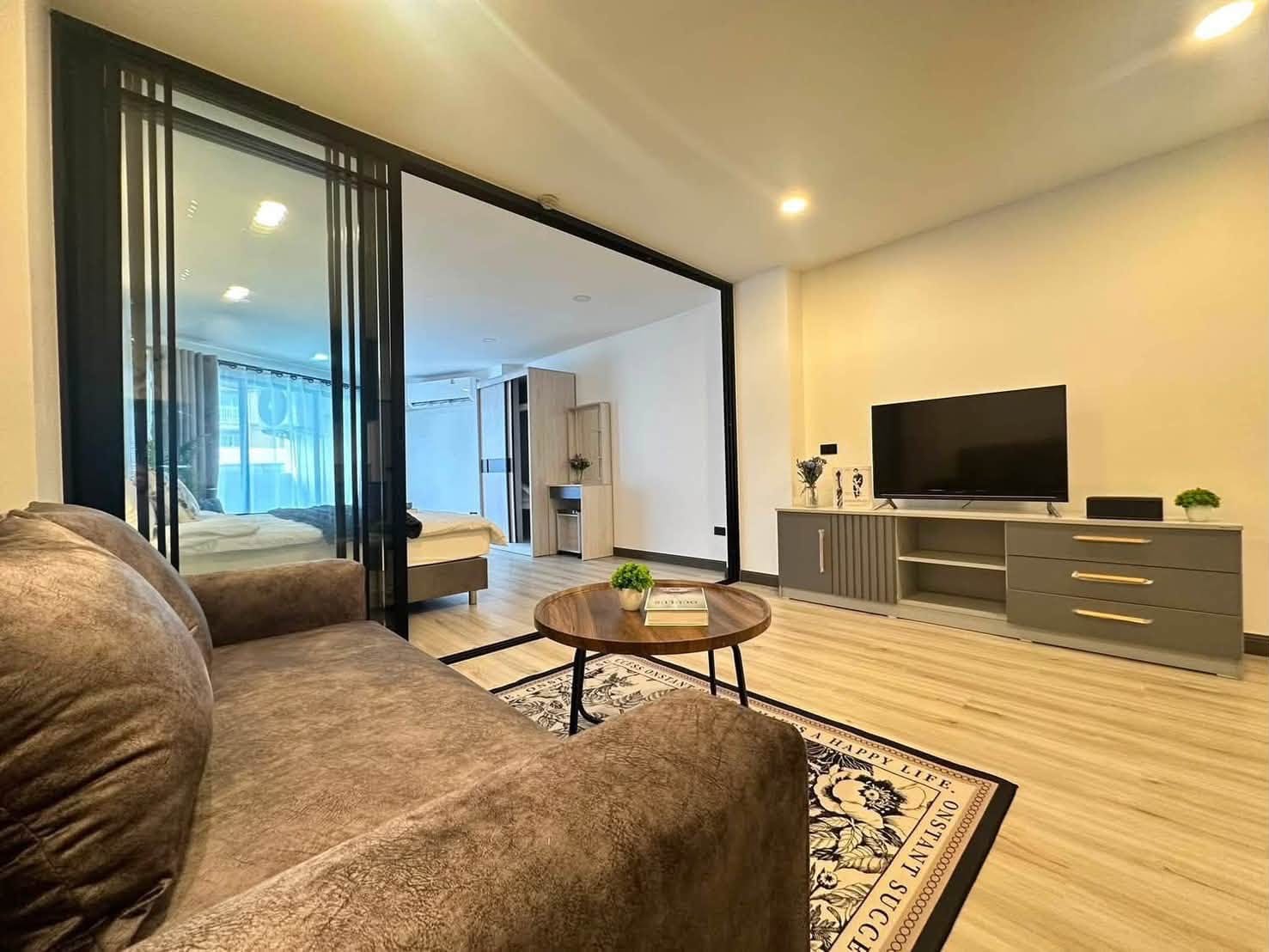 1-Bedroom Condo for Rent in Patong, Phuket — interior view