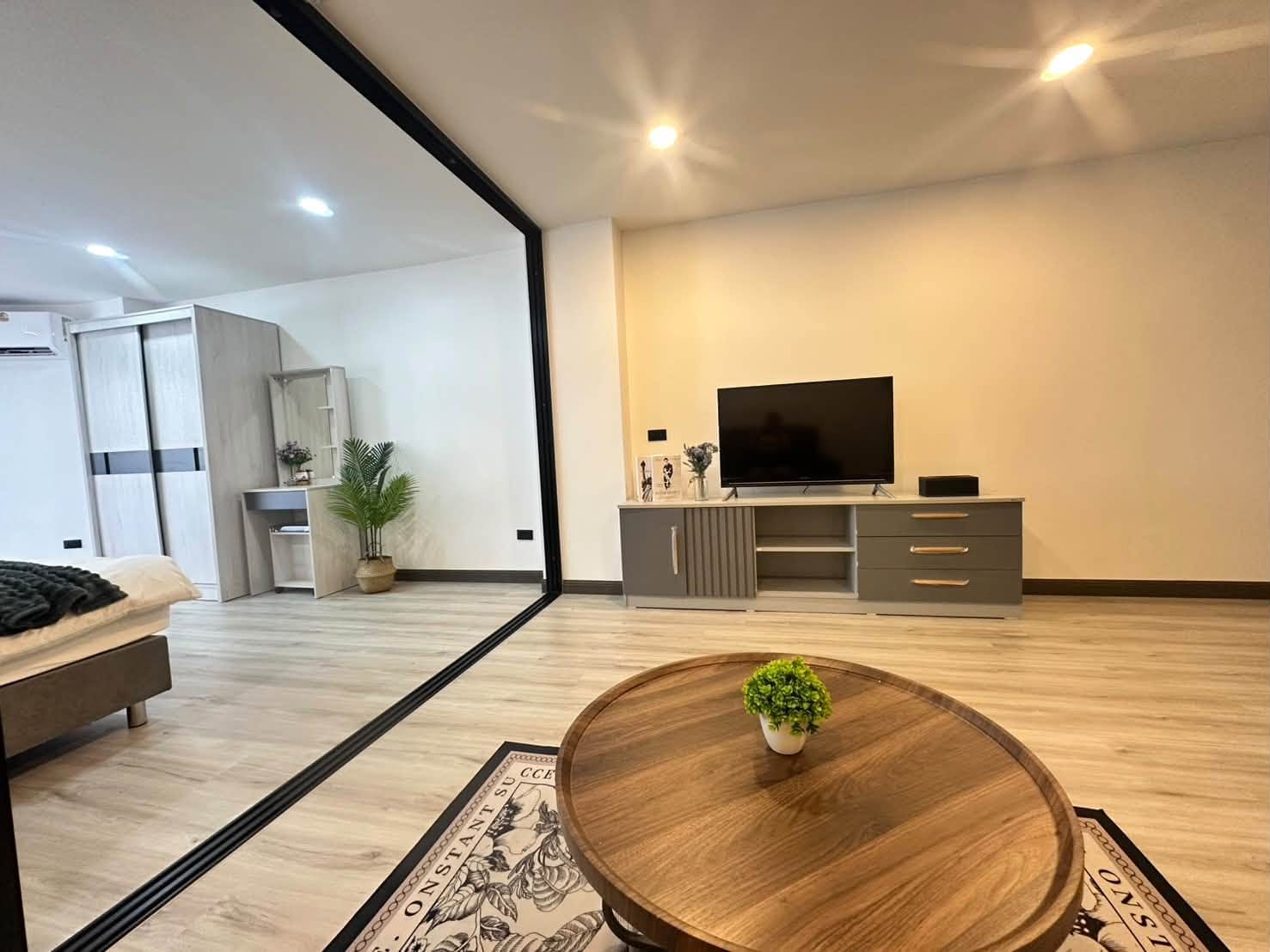 1-Bedroom Condo for Rent in Patong, Phuket — interior view