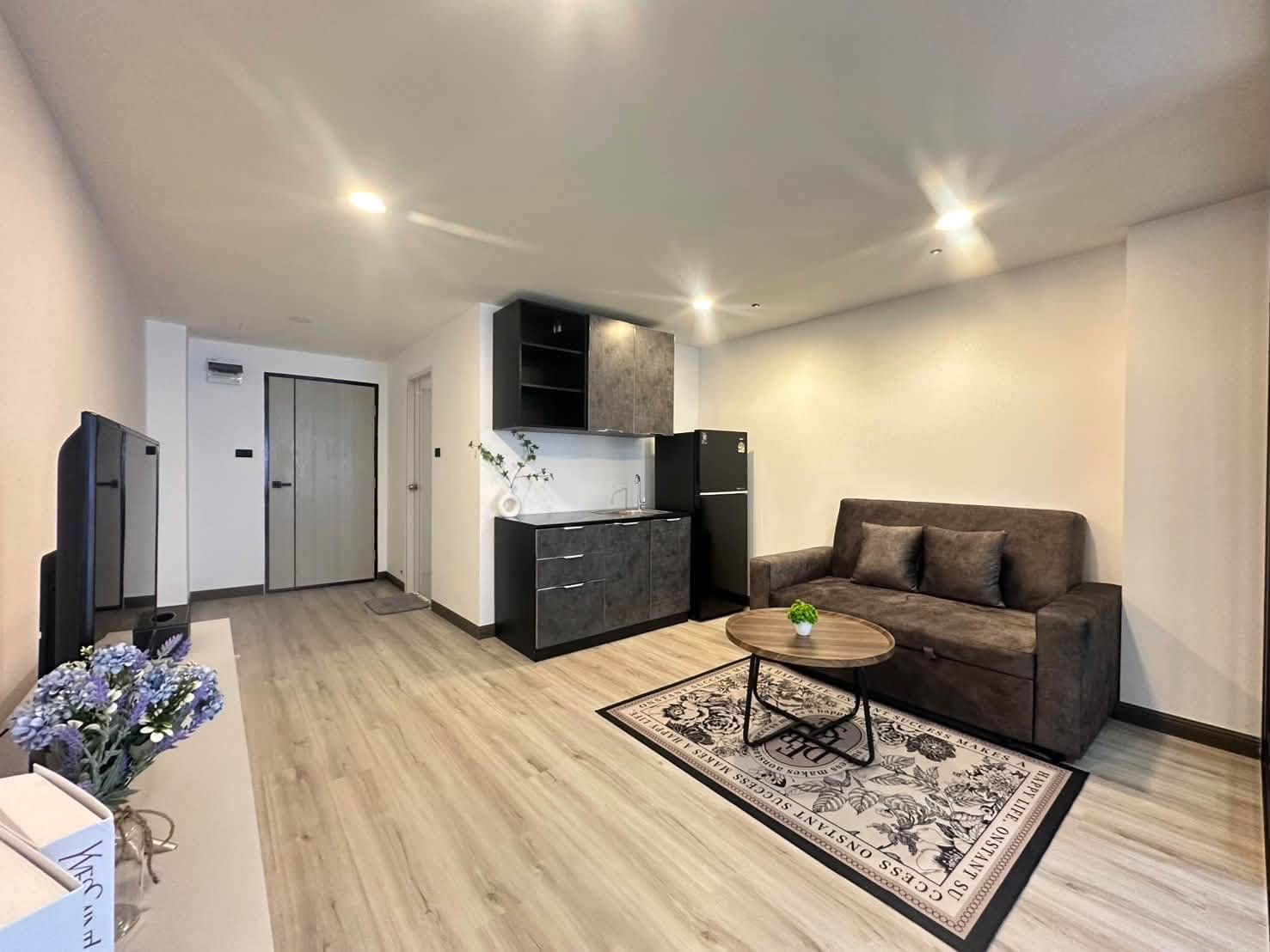 1-Bedroom Condo for Rent in Patong, Phuket — interior view