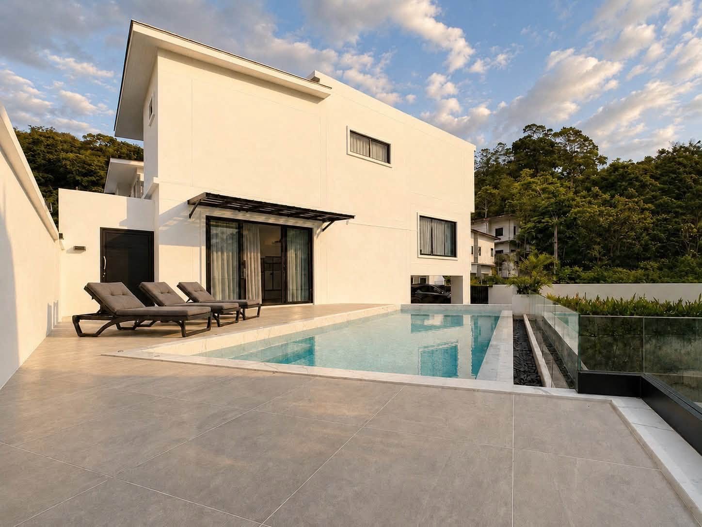 Modern Pool Villa in a Quiet Corner of Patong