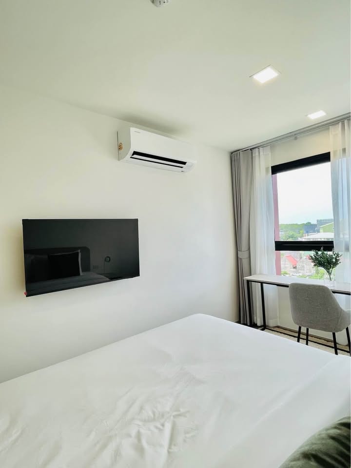 2-Bedroom Condo for Rent in Phuket Town — interior view