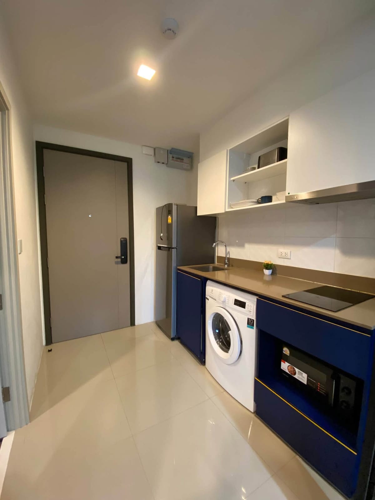 1-Bedroom Condo for Rent in Phuket Town — interior view