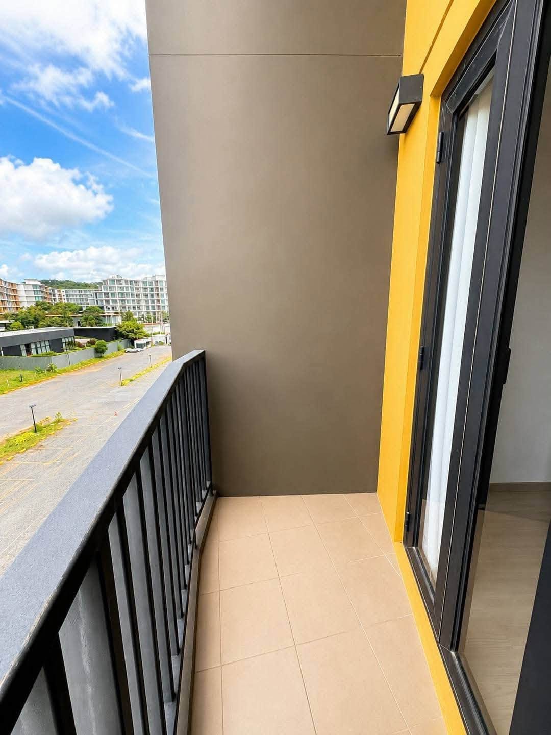1-Bedroom Condo for Sale in Phuket Town — interior view