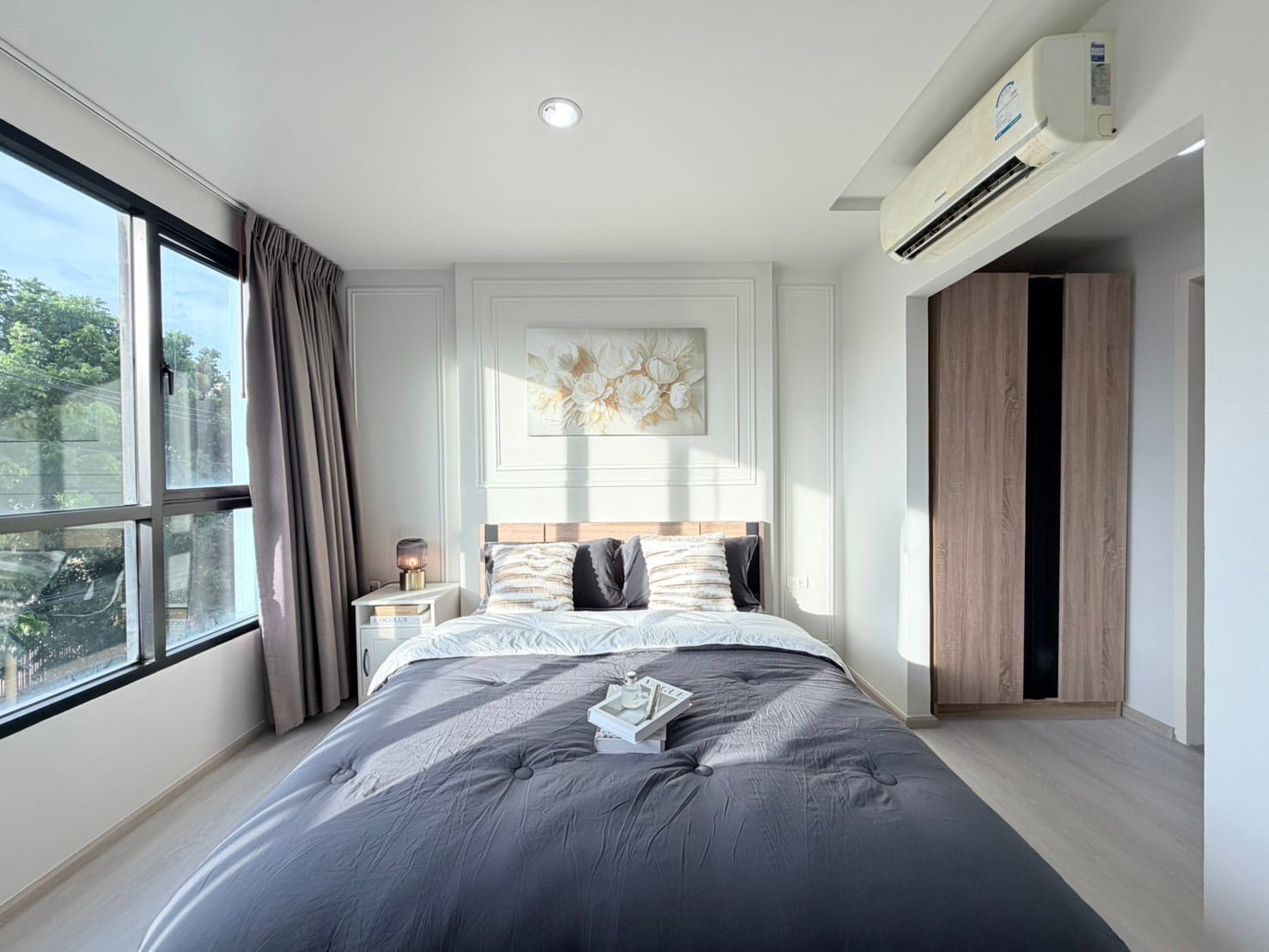 1-Bedroom Condominium for Sale in Phuket Town — interior view