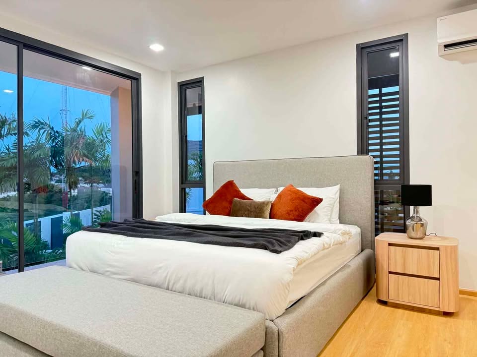 5-Bedroom House for Sale in Phuket Town — pool view