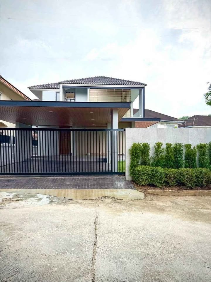 5-Bedroom House for Sale in Phuket Town — interior view