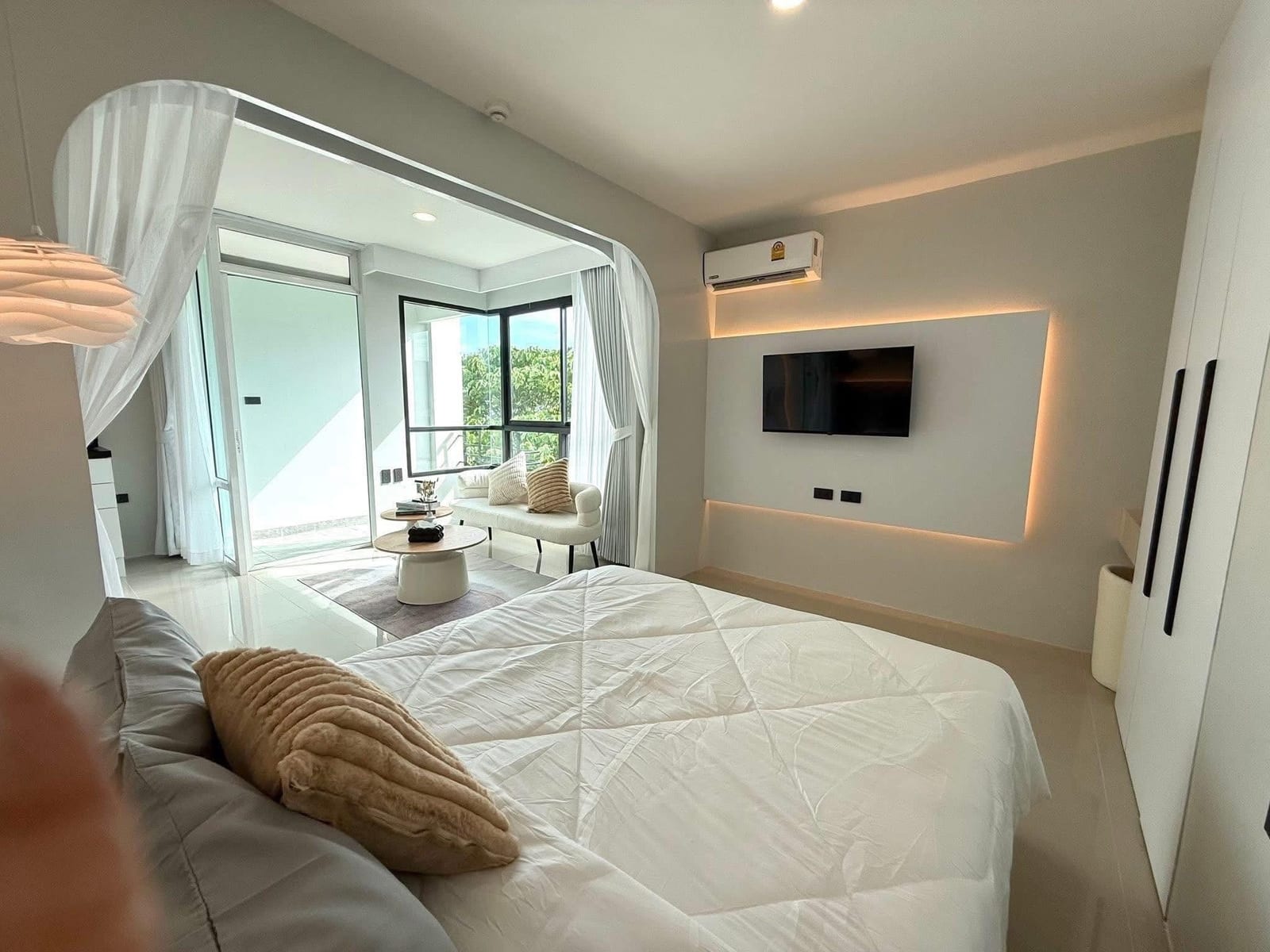 Corner Apartment with Town and Mountain View — Phuket Town