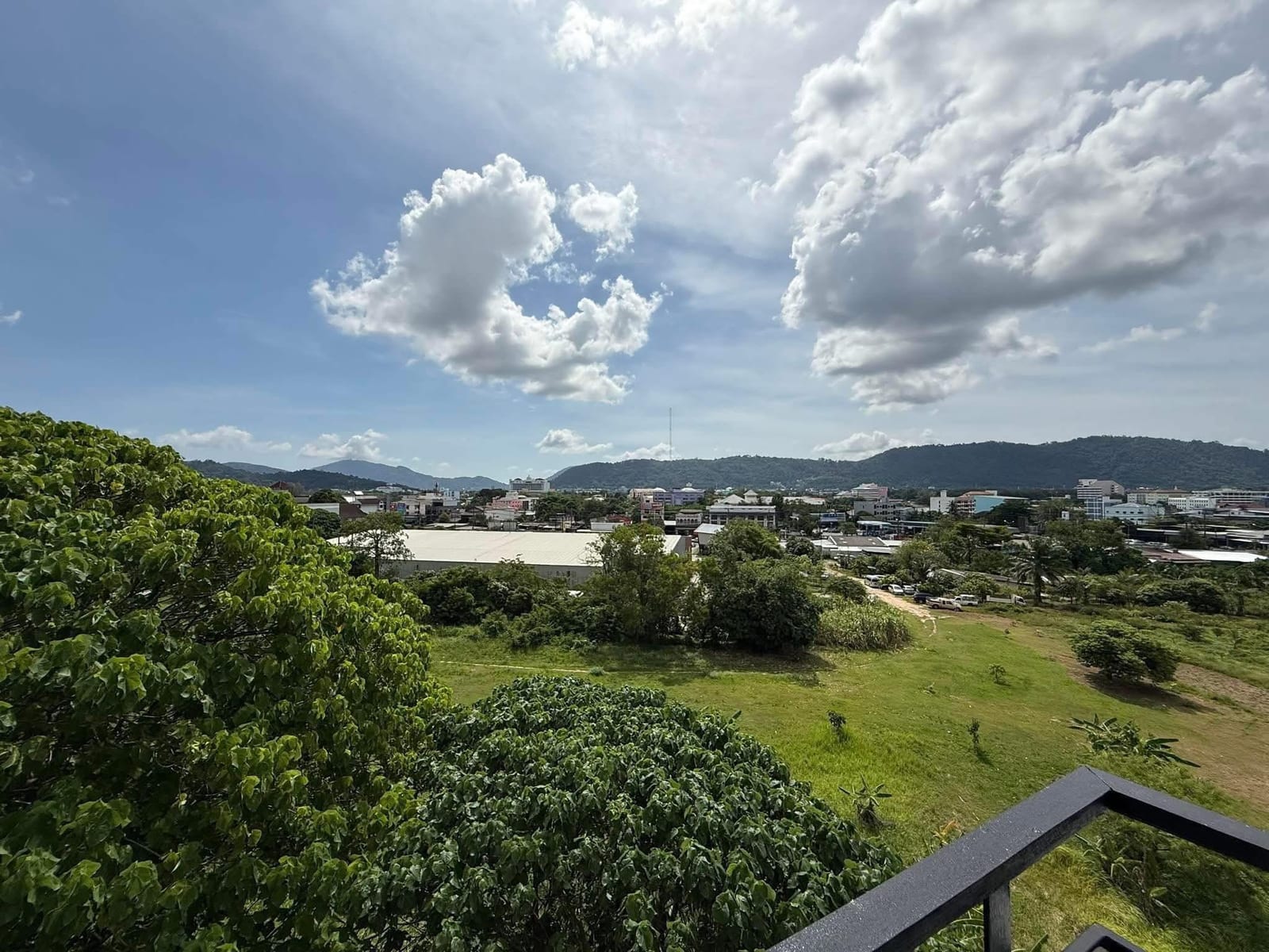 Corner Apartment with Town and Mountain View — Phuket Town 2