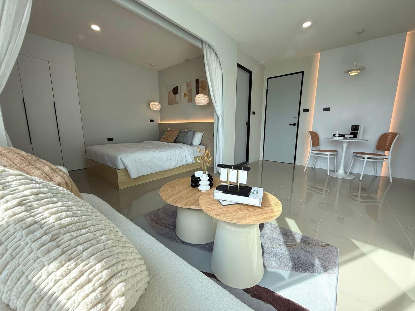 Corner Apartment with Town and Mountain View — Phuket Town 4