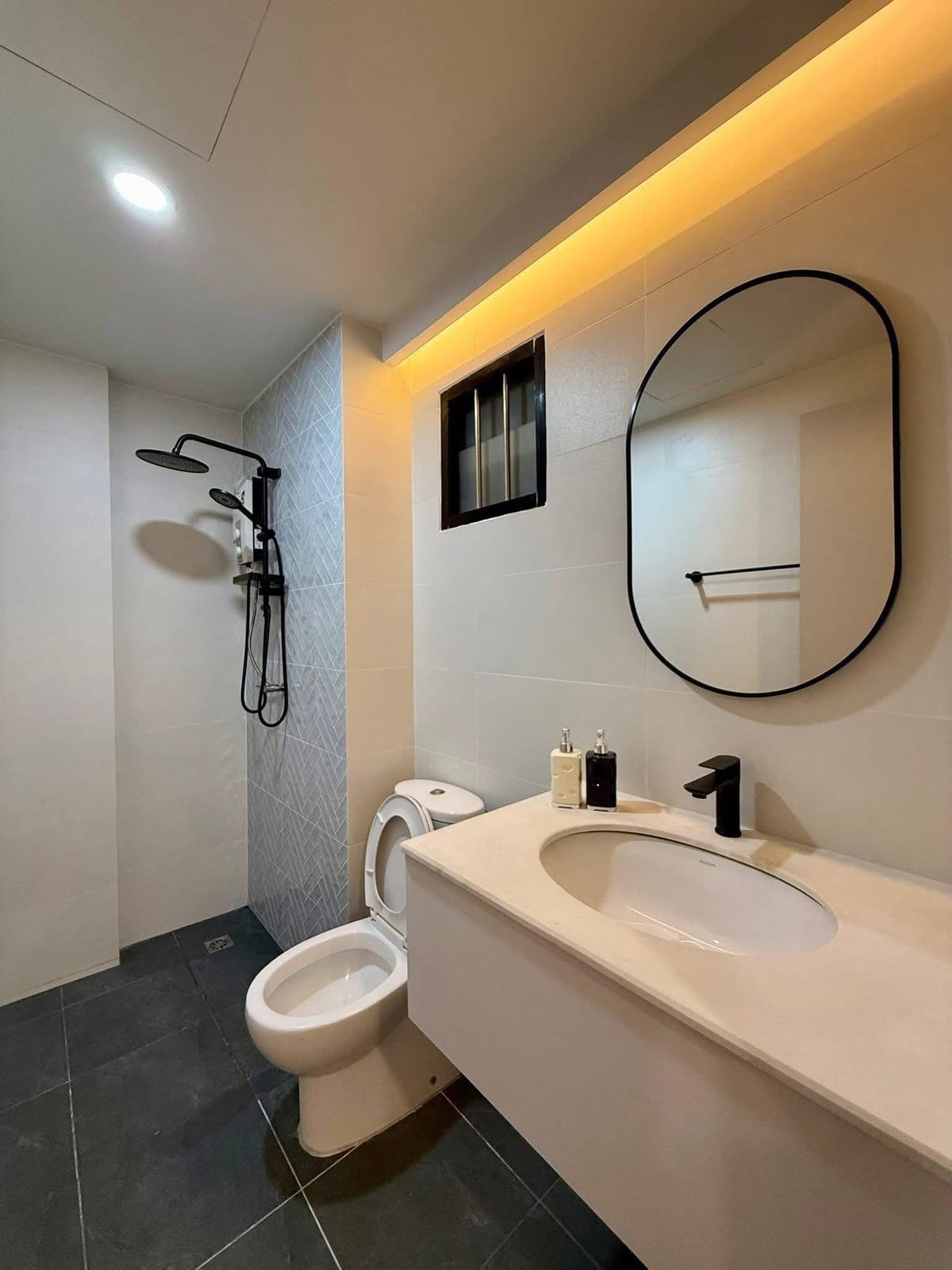 Corner Apartment with Town and Mountain View — Phuket Town 7
