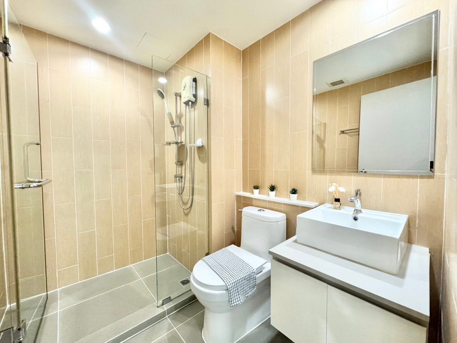 Pool-View 1-Bedroom Apartment — Centrio, Phuket Town 2