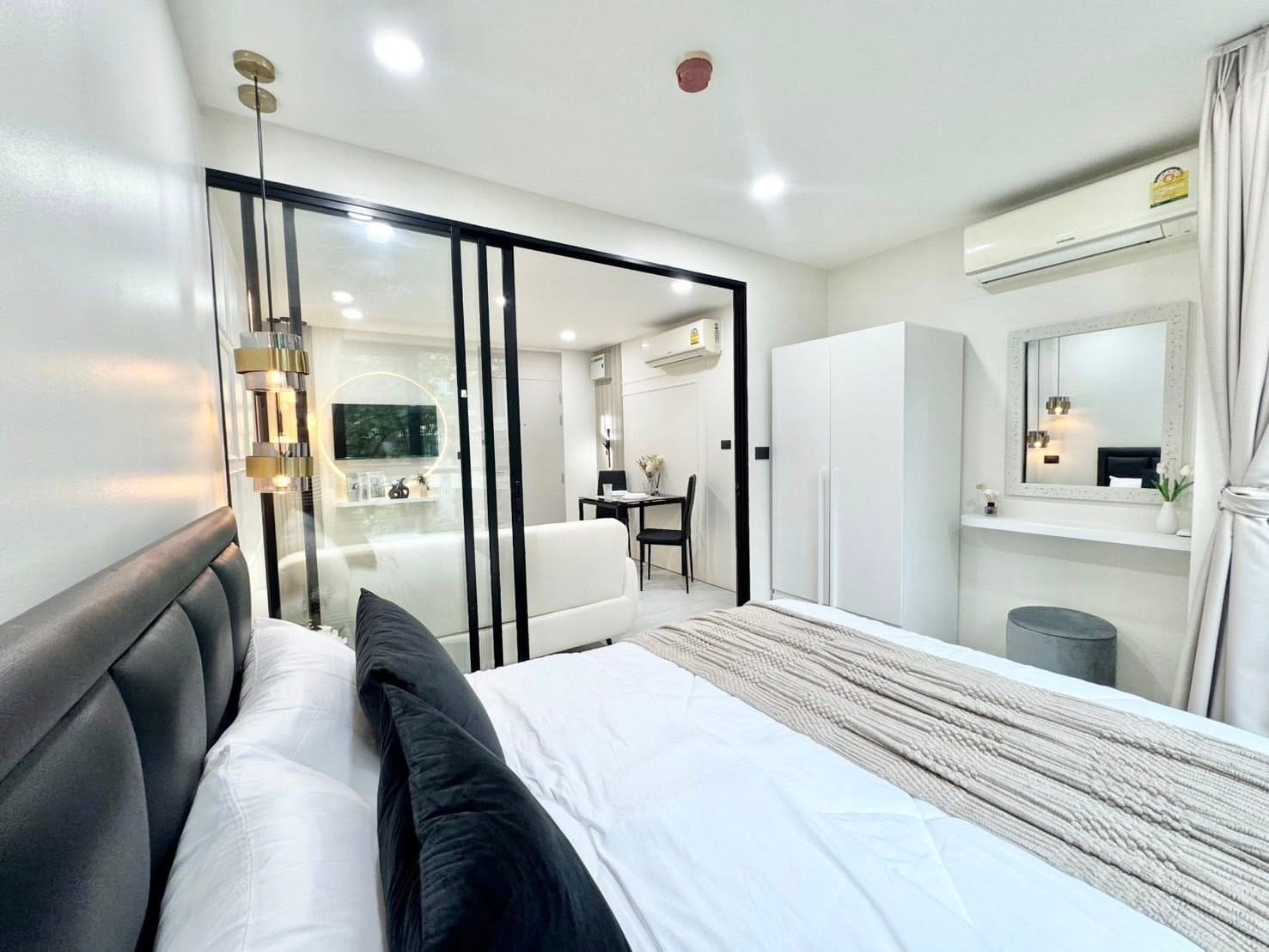 Pool-View 1-Bedroom Apartment — Centrio, Phuket Town 5