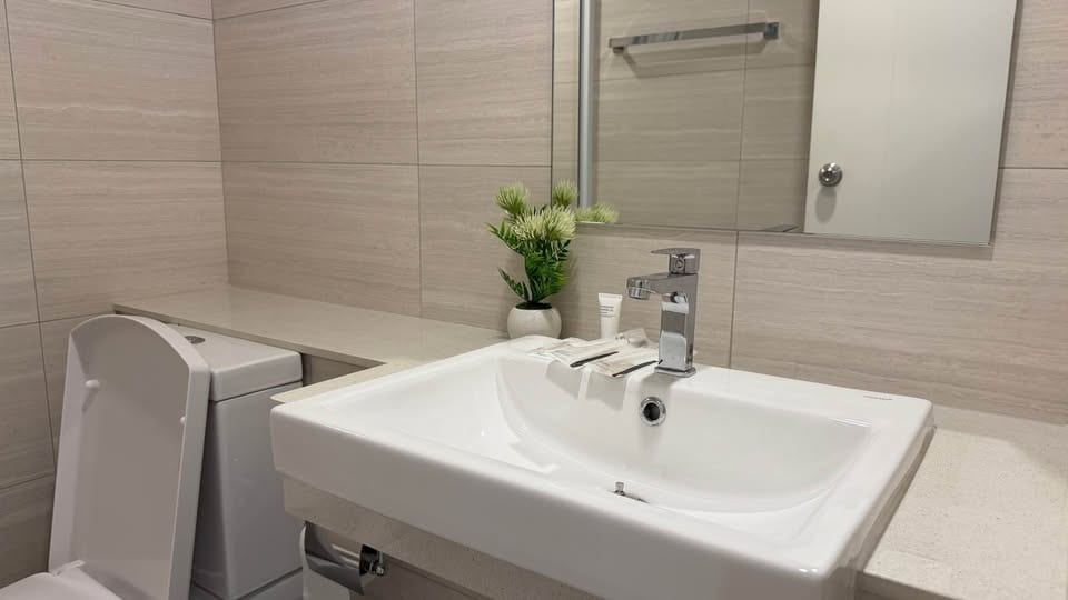 1-Bedroom Condominium for Rent in Phuket Town — interior view