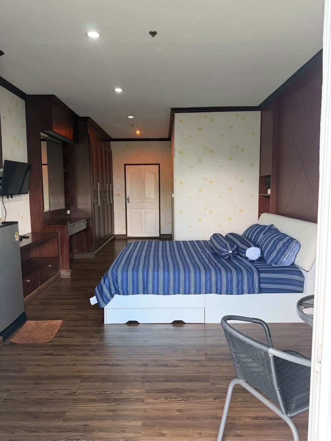 1-Bedroom Condominium for Sale in Phuket Town — interior view