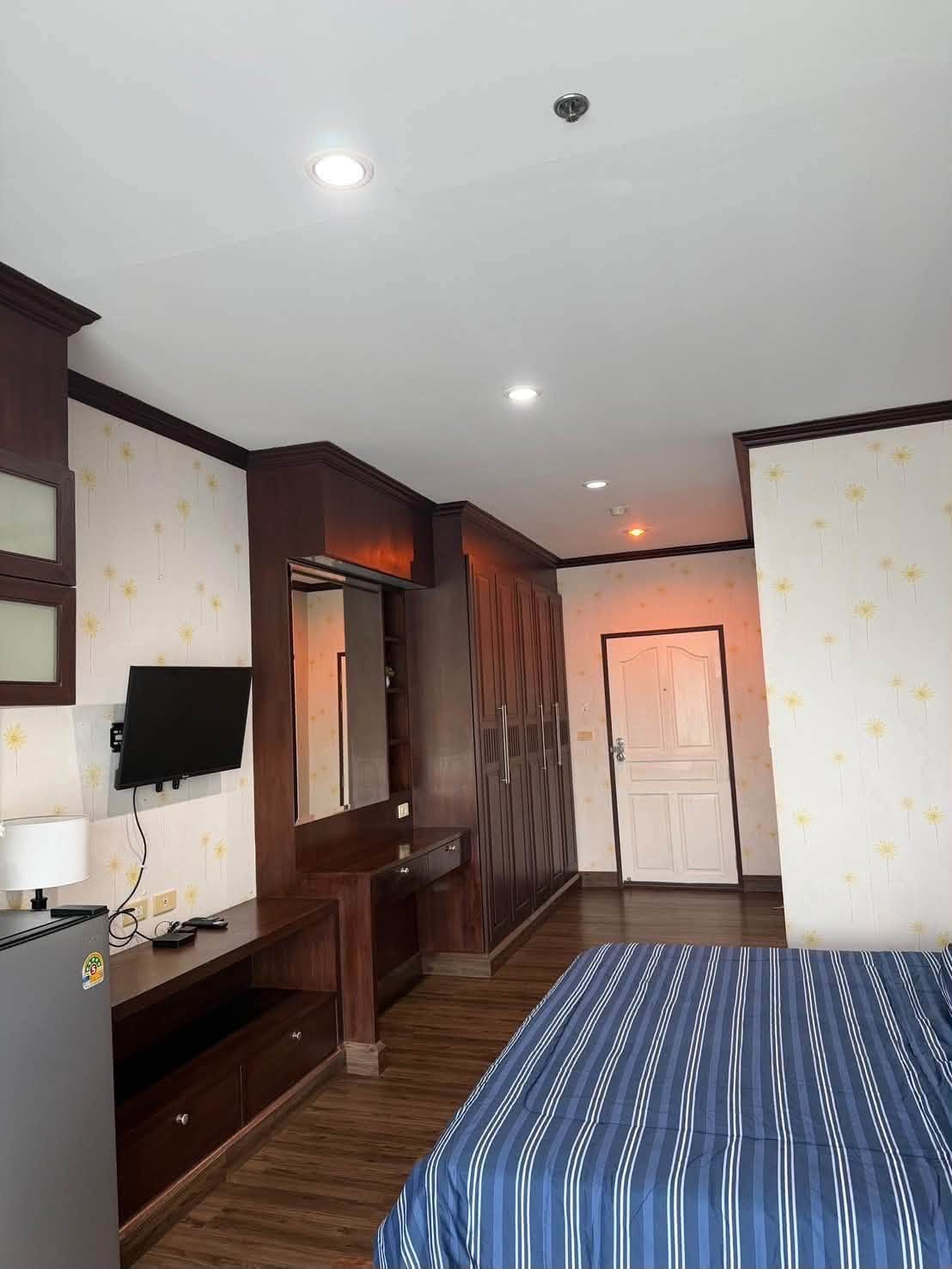 1-Bedroom Condominium for Sale in Phuket Town — interior view