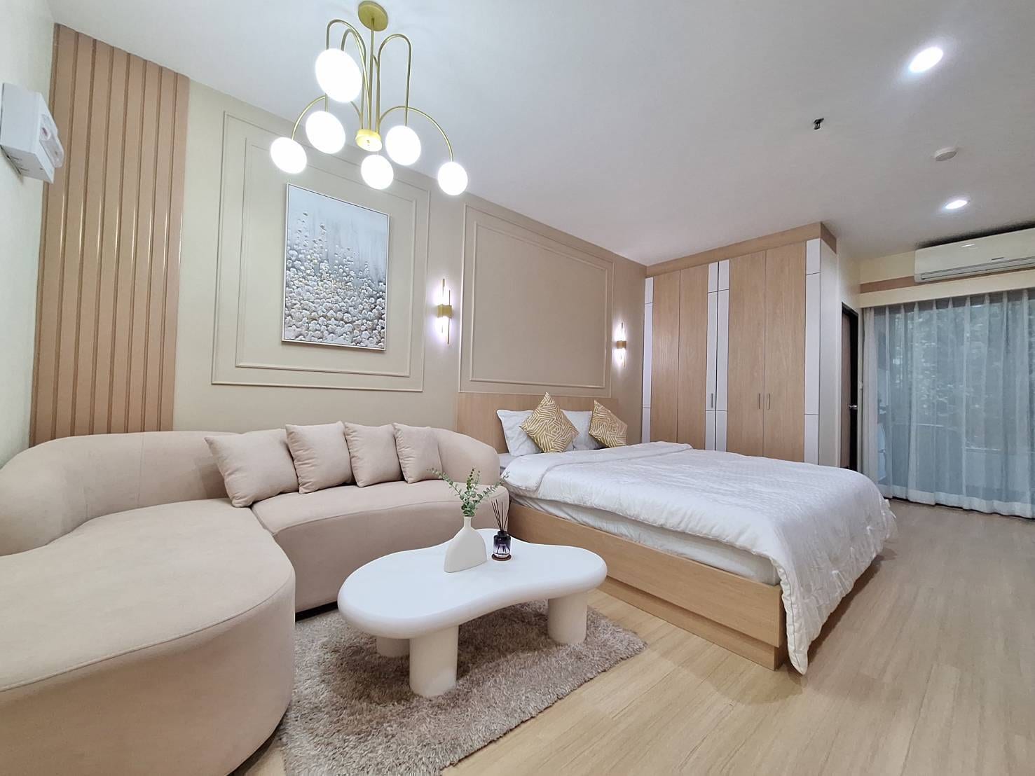 1-Bedroom Condominium for Sale in Phuket Town — interior view