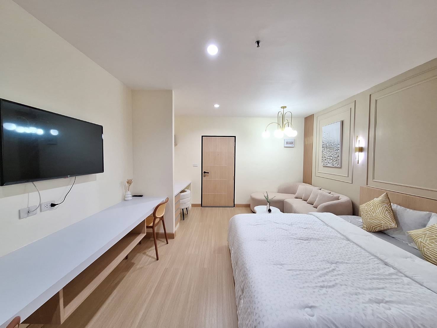 1-Bedroom Condominium for Sale in Phuket Town — interior view