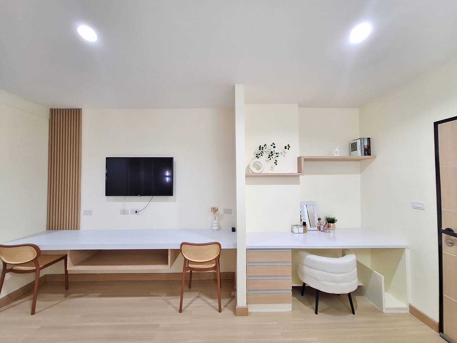 1-Bedroom Condominium for Sale in Phuket Town — interior view
