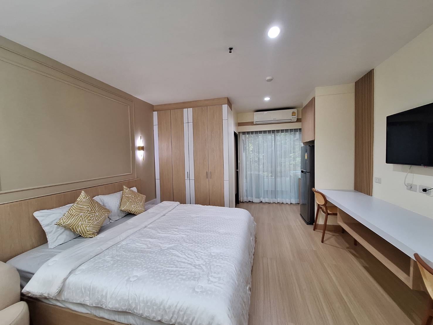 1-Bedroom Condominium for Sale in Phuket Town — interior view