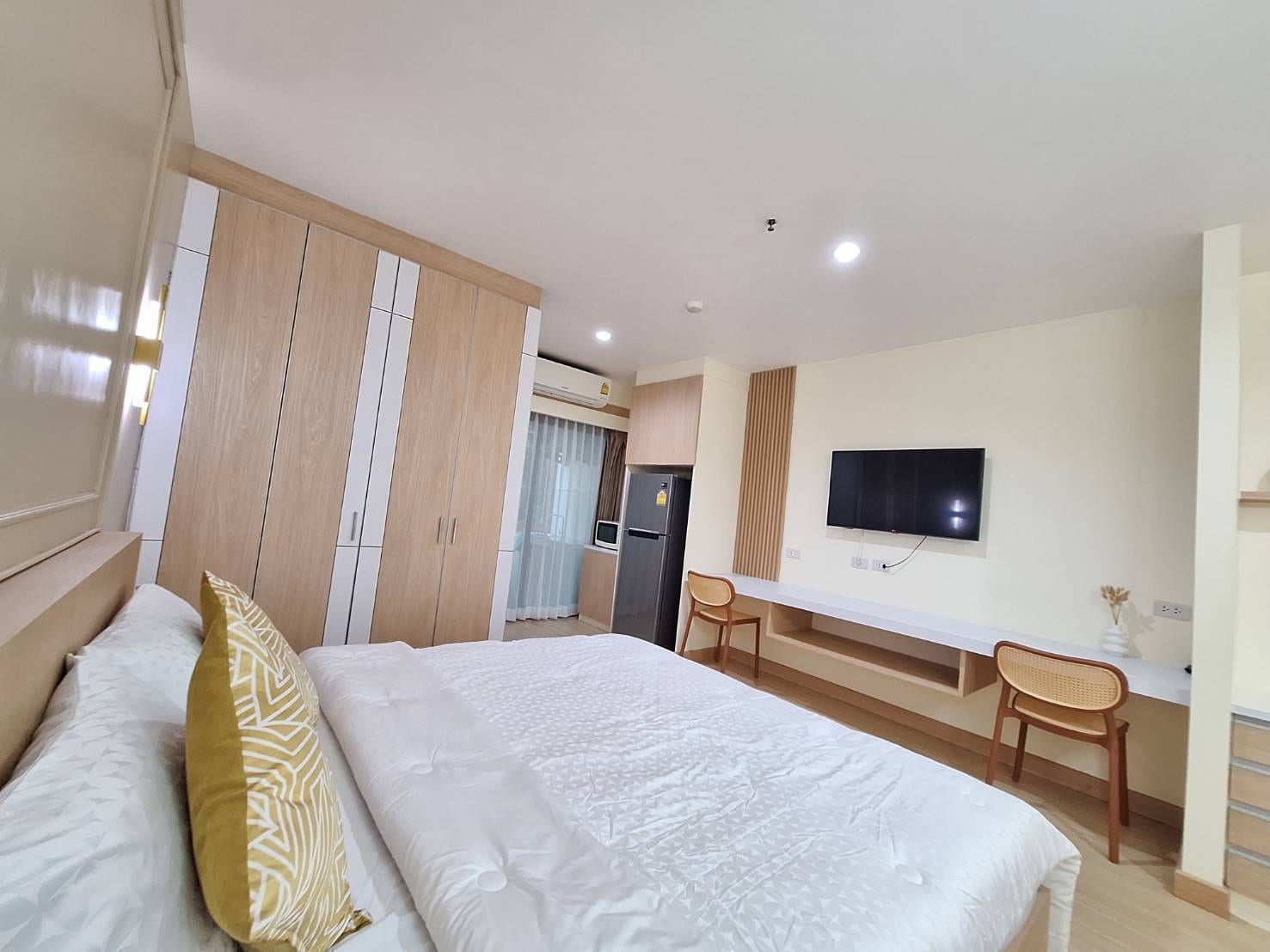 1-Bedroom Condominium for Sale in Phuket Town — interior view