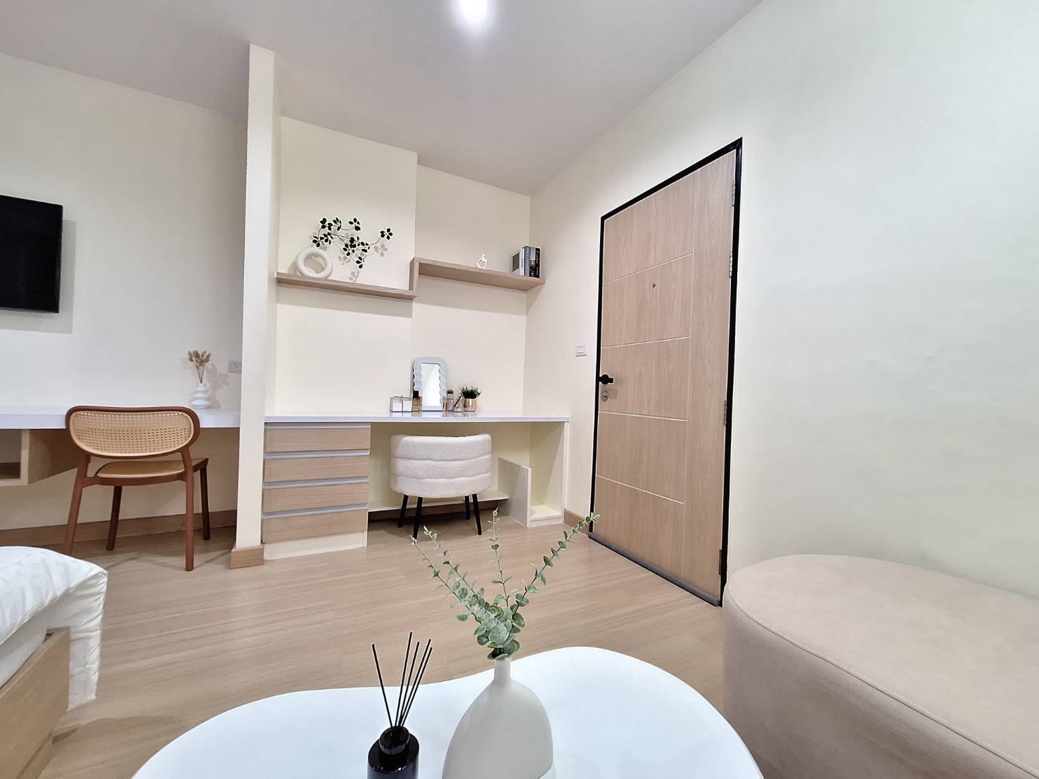 1-Bedroom Condominium for Sale in Phuket Town — interior view