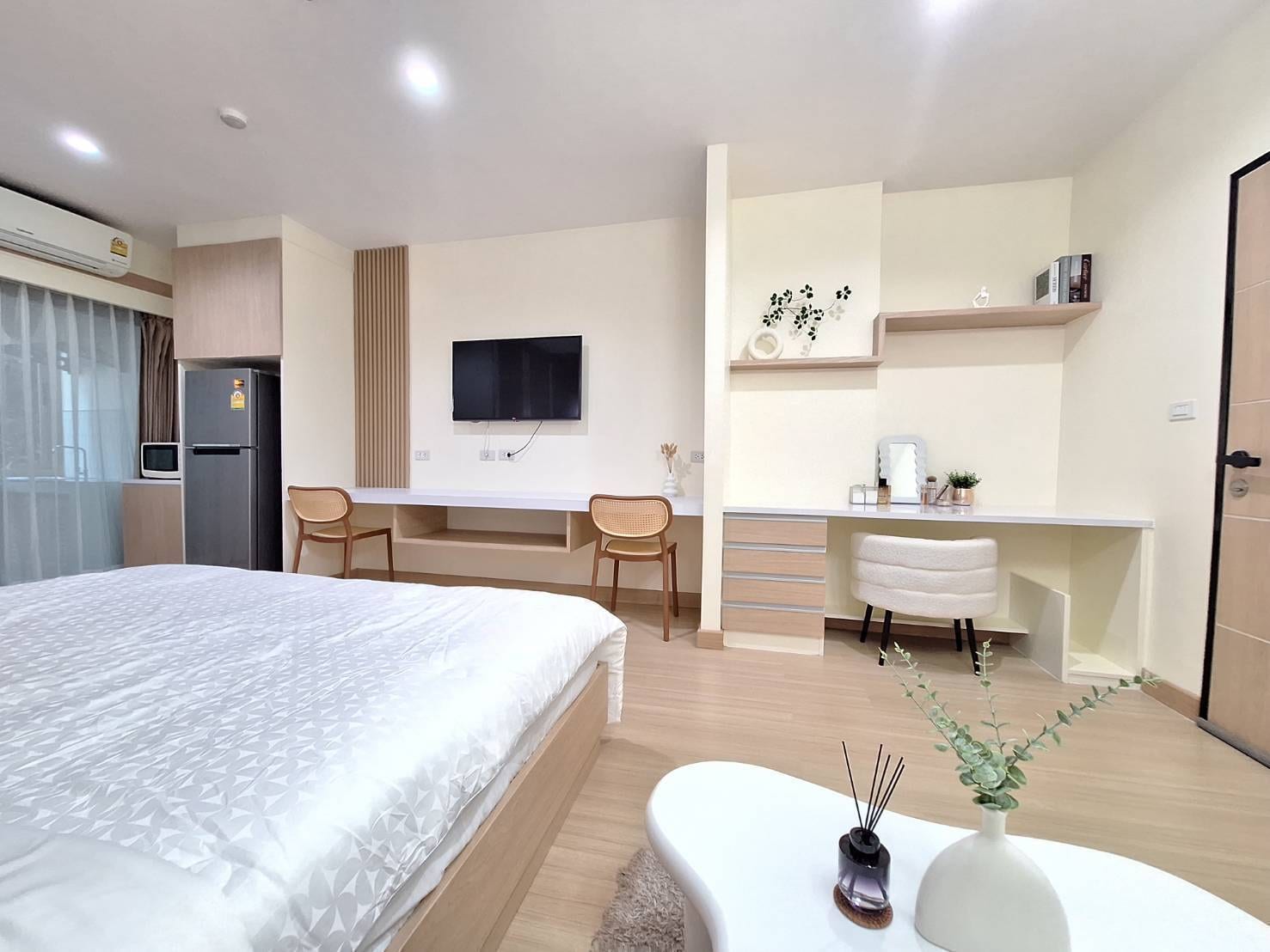 1-Bedroom Condominium for Sale in Phuket Town — interior view