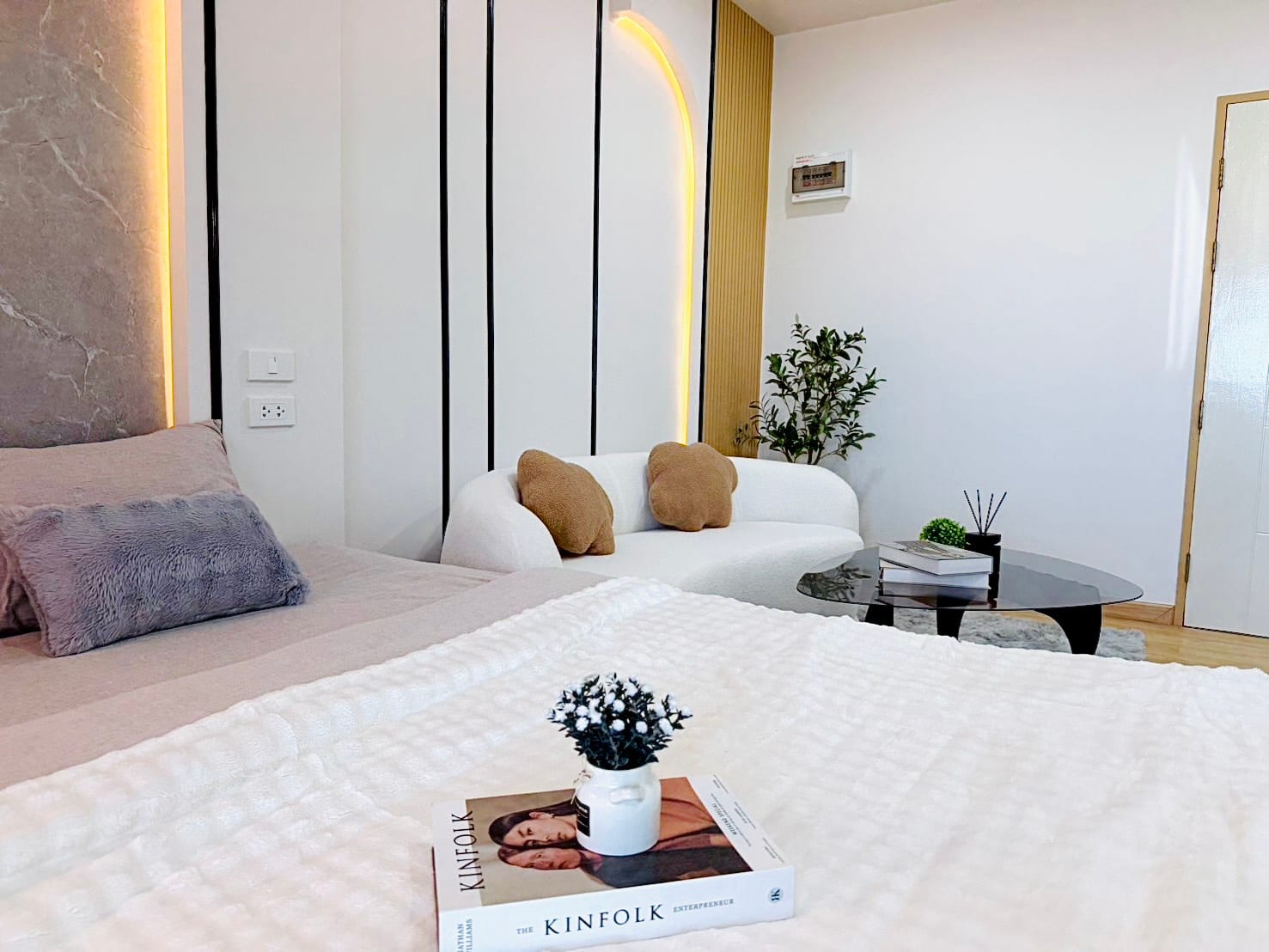 1-Bedroom Condominium for Sale in Phuket Town — interior view