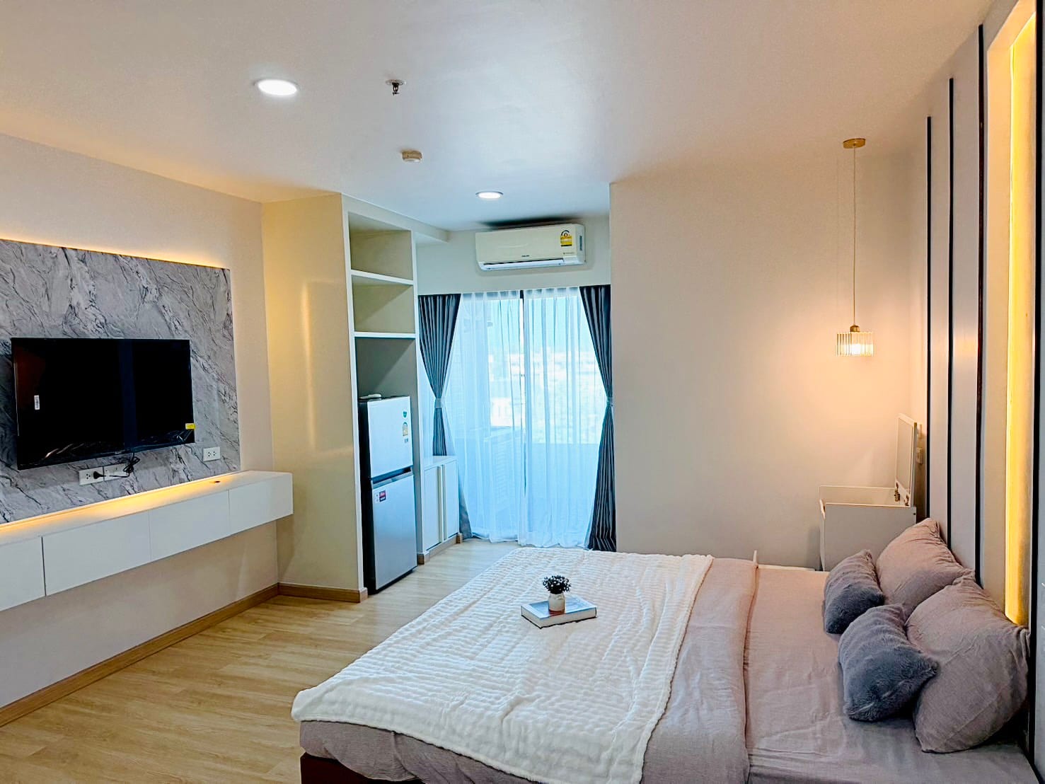 1-Bedroom Condominium for Sale in Phuket Town — interior view