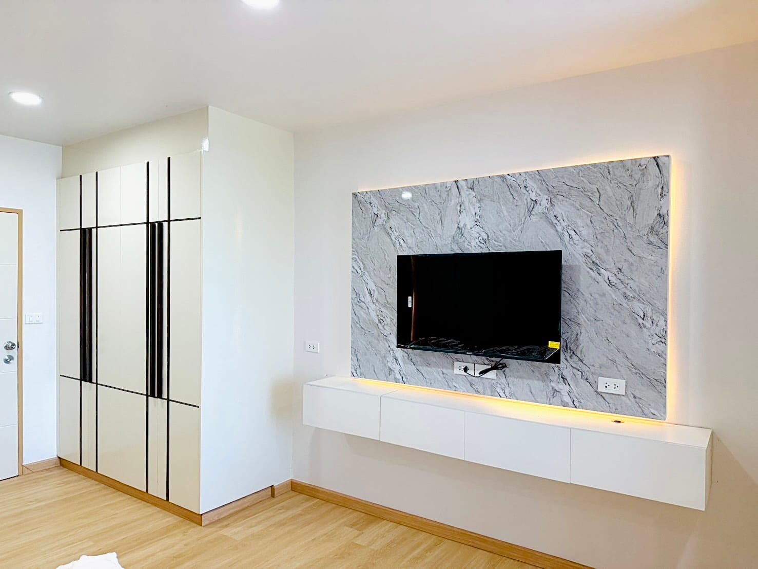 1-Bedroom Condominium for Sale in Phuket Town — interior view