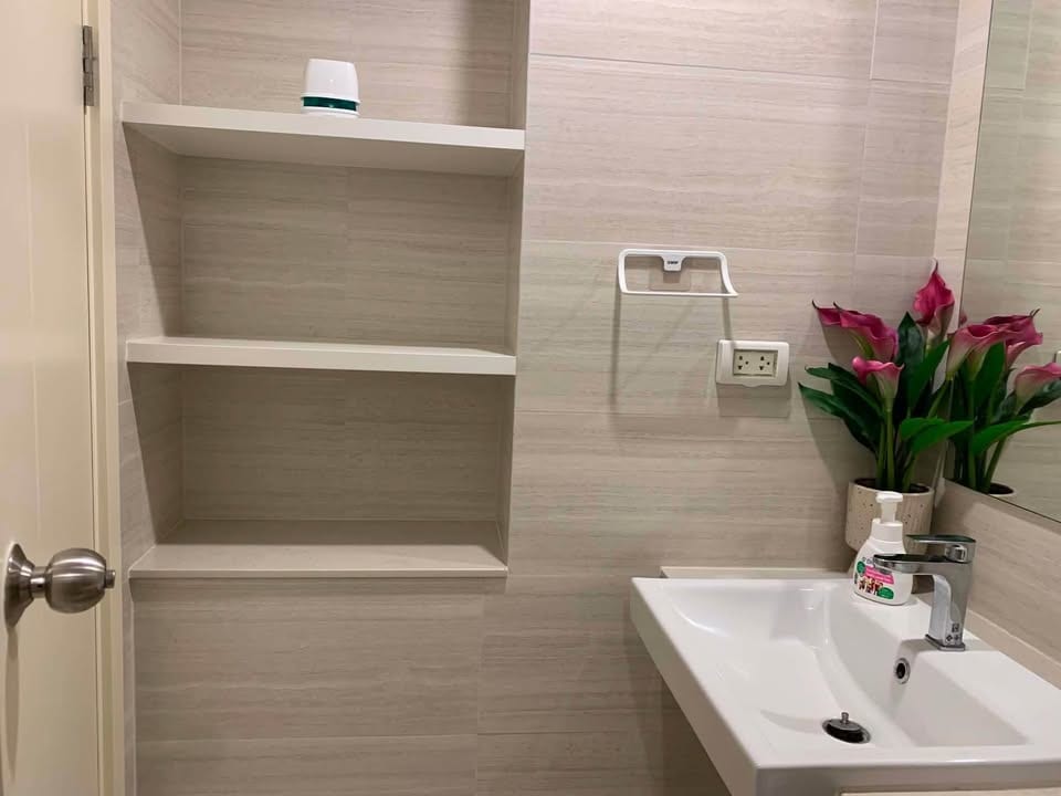 1-Bedroom Condominium for Rent in Phuket Town — interior view