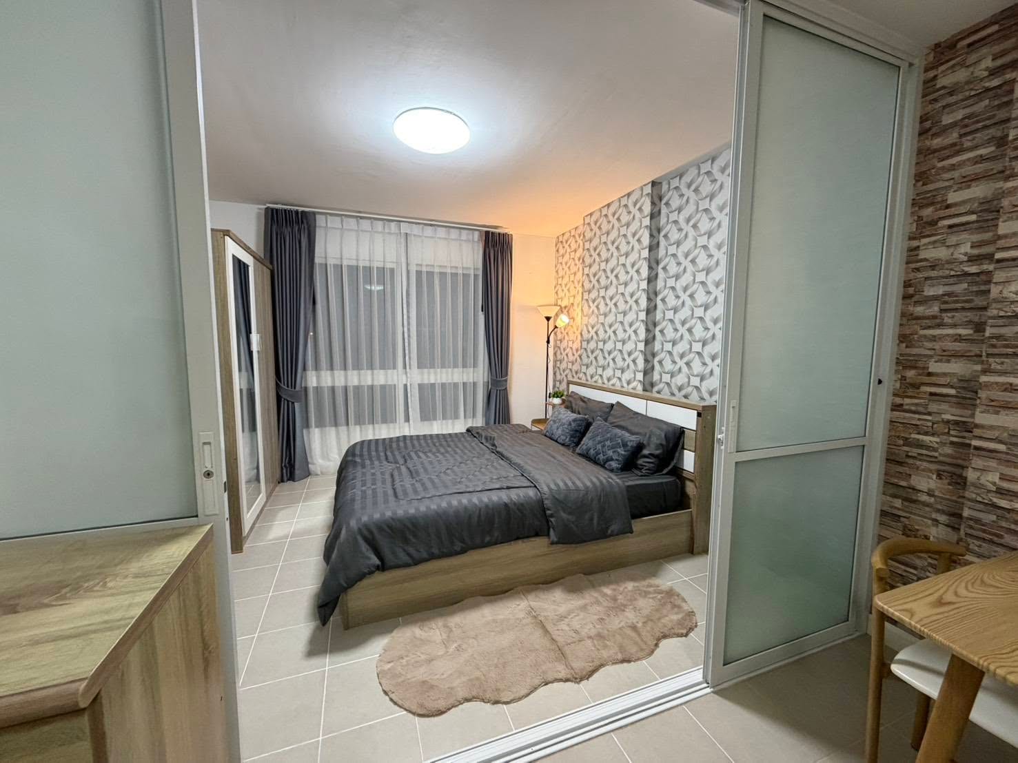 1-Bedroom Condo for Rent in Phuket Town — interior view