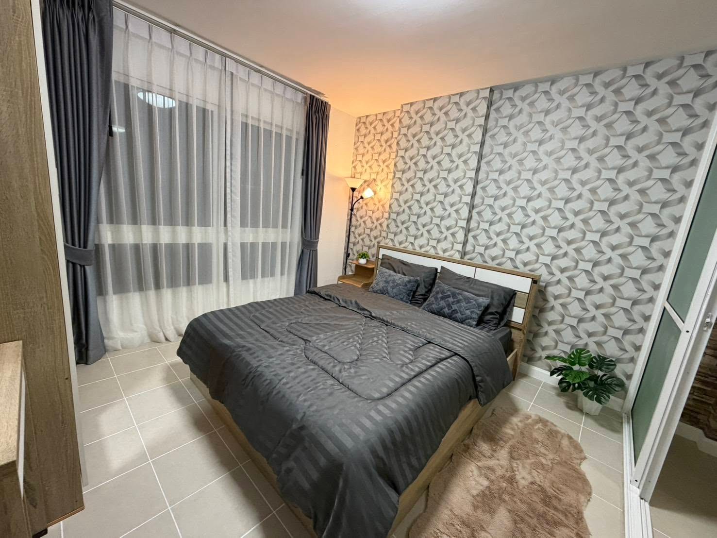 1-Bedroom Condo for Rent in Phuket Town — interior view