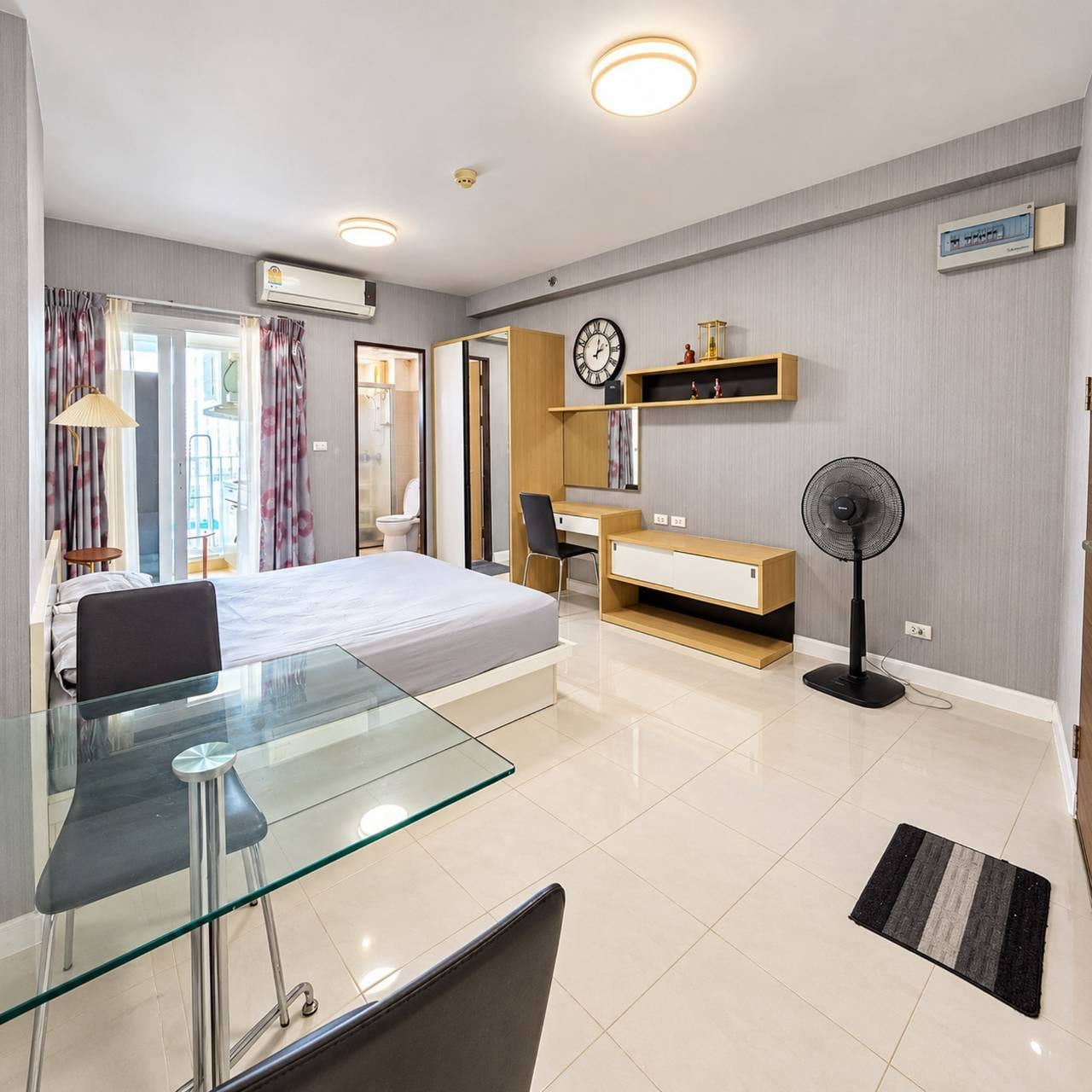 1-Bedroom Condominium for Sale in Phuket Town — interior view