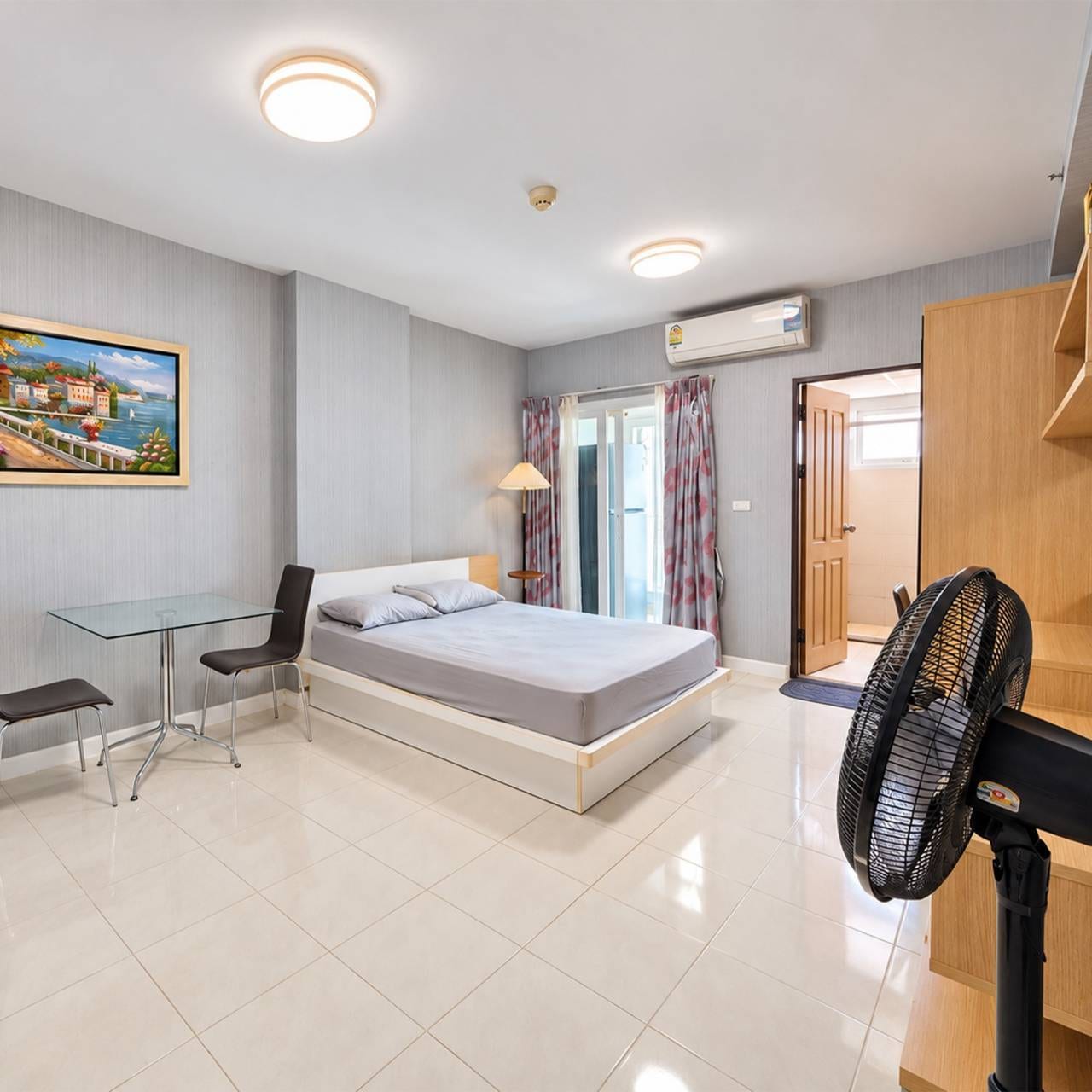 1-Bedroom Condominium for Sale in Phuket Town — interior view