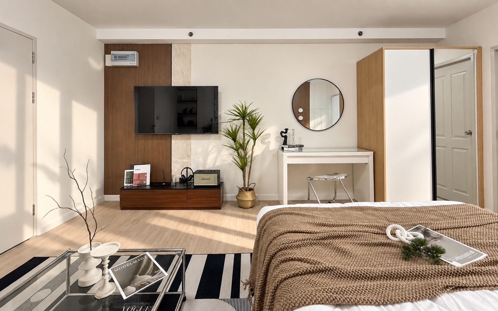 1-Bedroom Condominium for Sale in Phuket Town — interior view