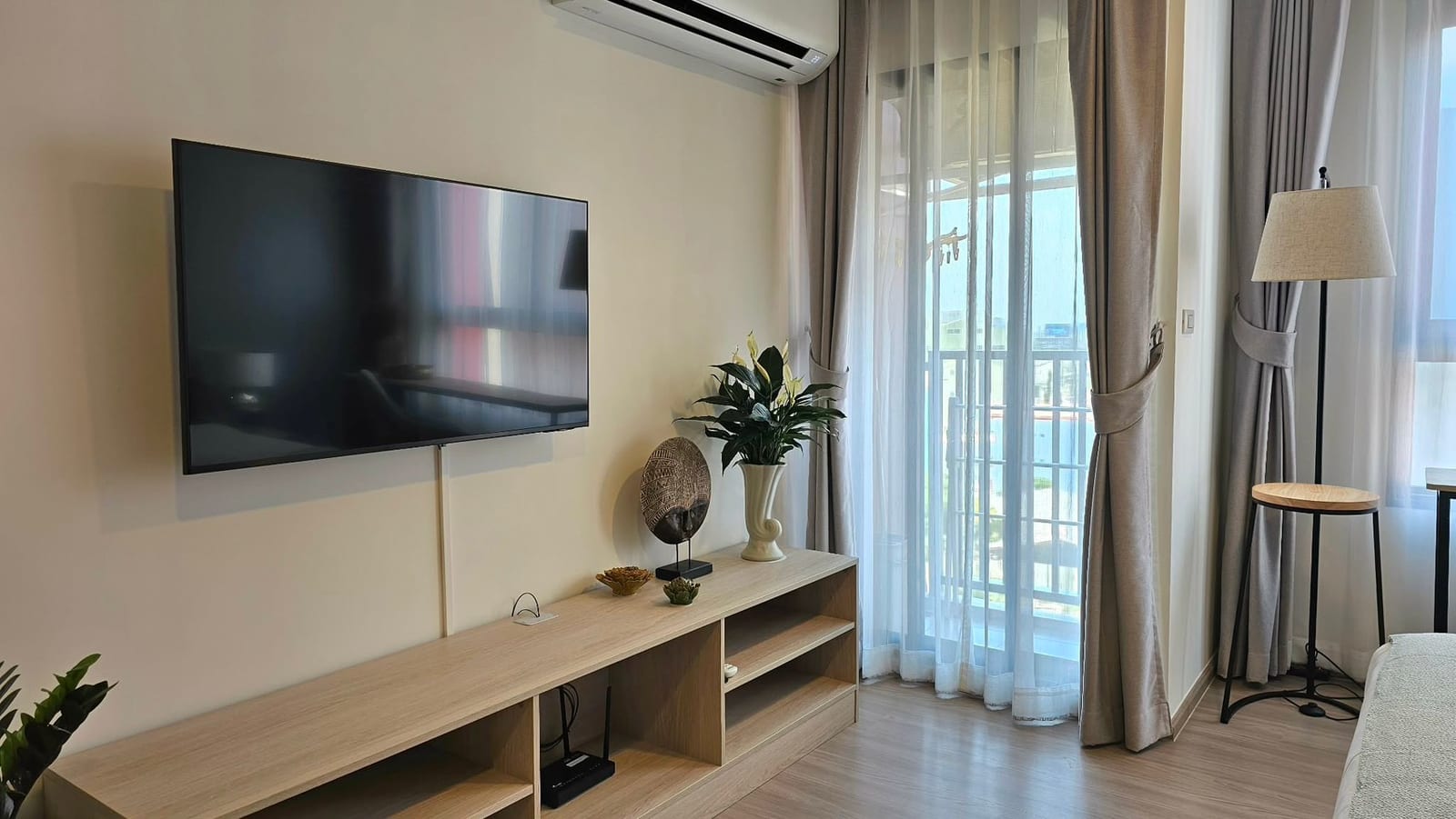 1-Bedroom Condominium for Sale in Phuket Town — interior view