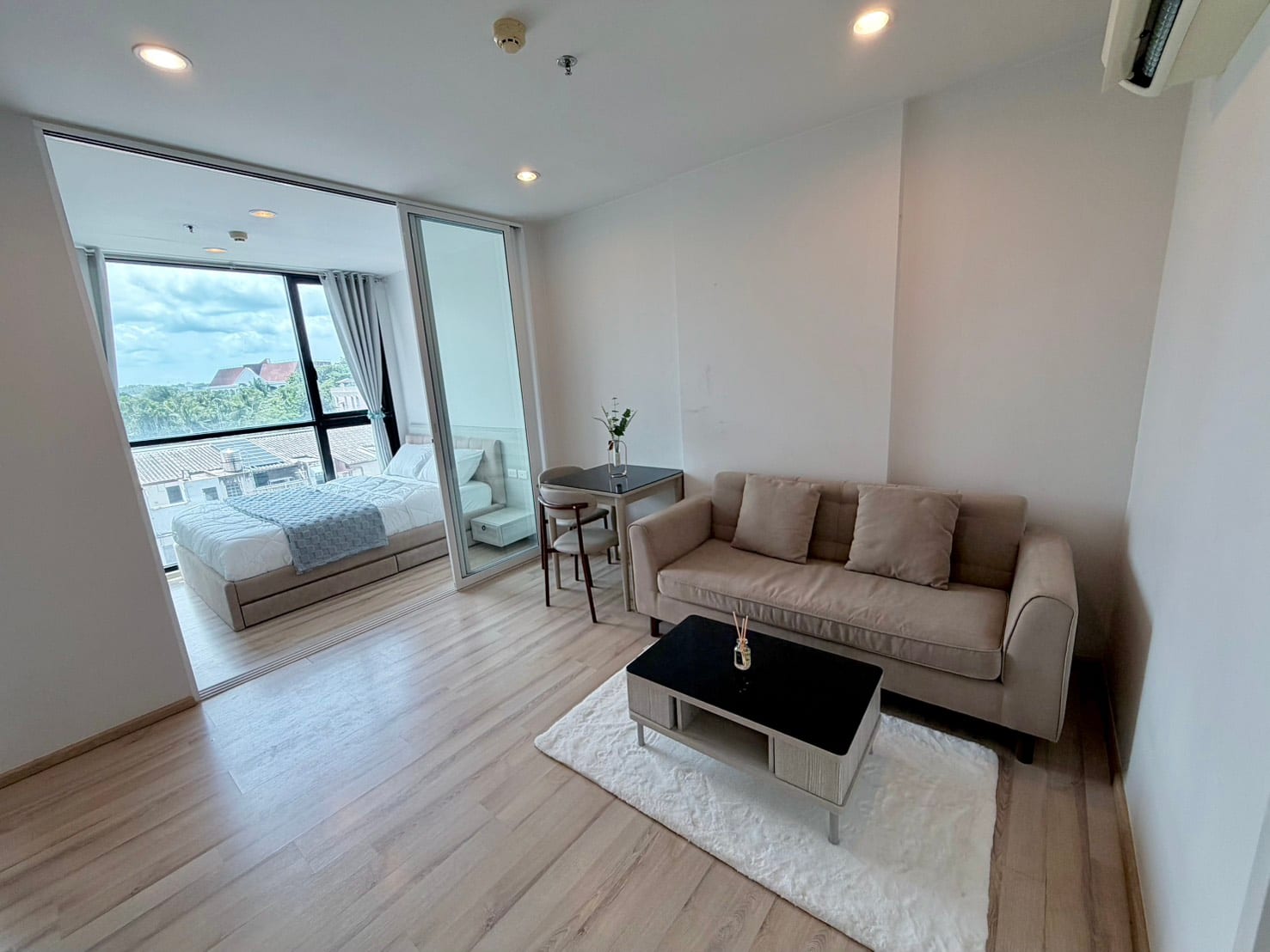 1-Bedroom Condominium for Sale in Phuket Town — interior view