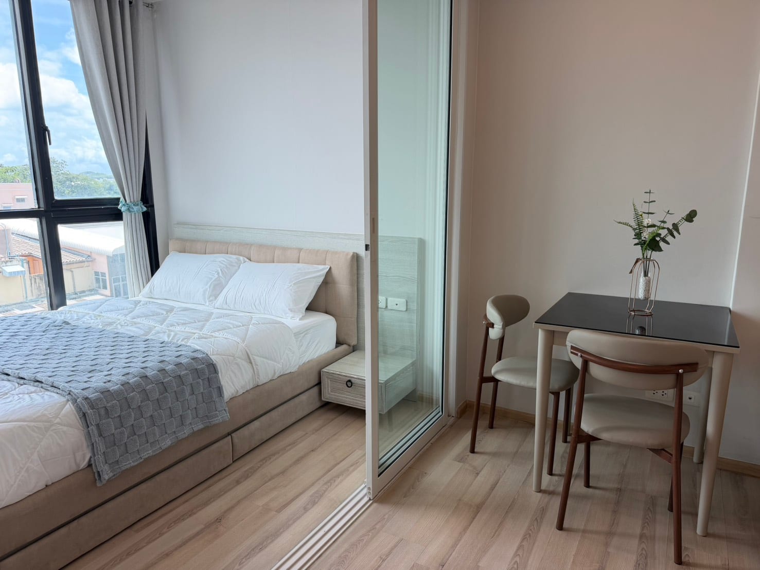 1-Bedroom Condominium for Sale in Phuket Town — interior view