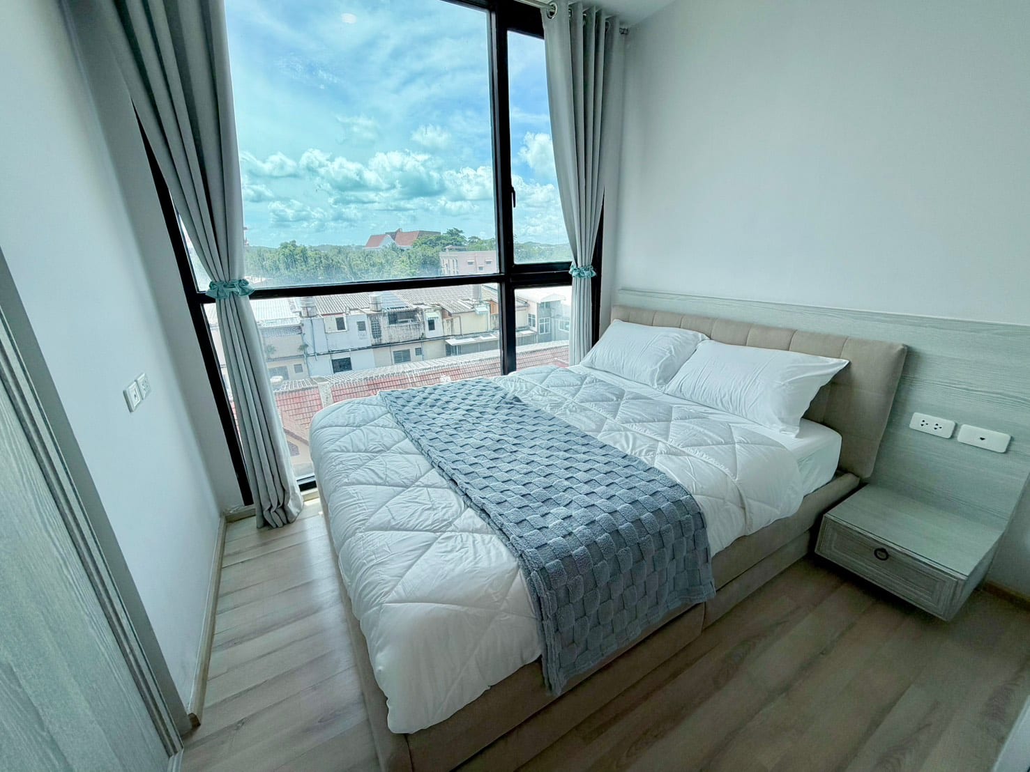 1-Bedroom Condominium for Sale in Phuket Town — exterior view