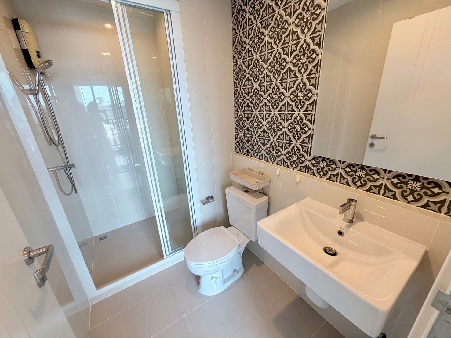 1-Bedroom Condominium for Sale in Phuket Town — interior view