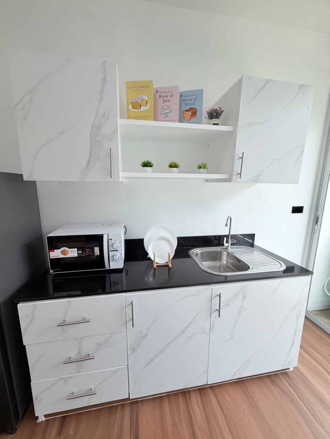 1-Bedroom Condominium for Sale in Phuket Town — interior view