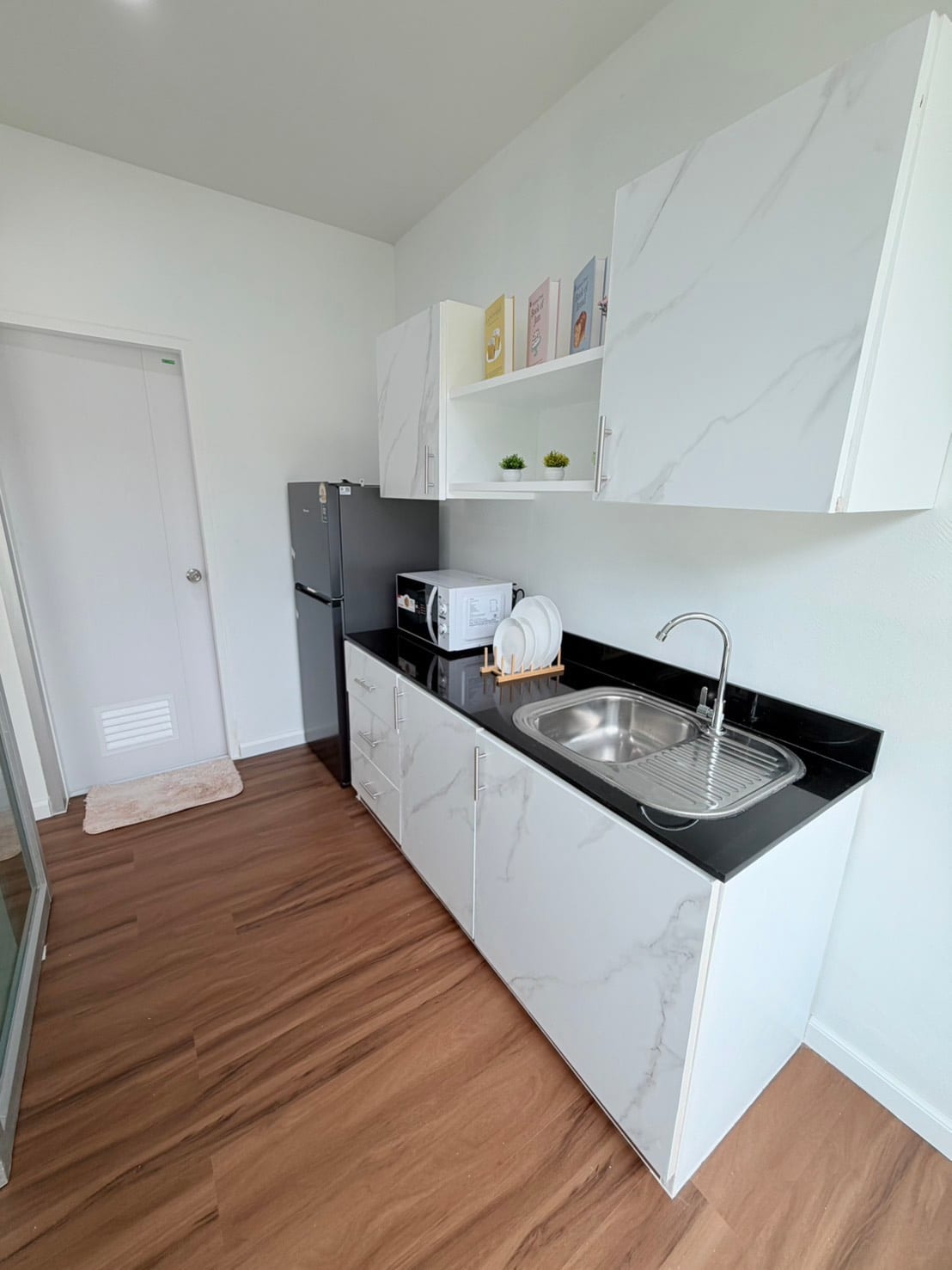 1-Bedroom Condominium for Sale in Phuket Town — interior view