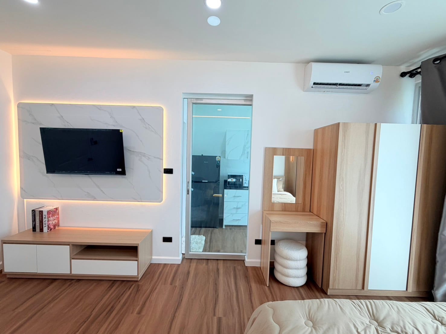 1-Bedroom Condominium for Sale in Phuket Town — interior view