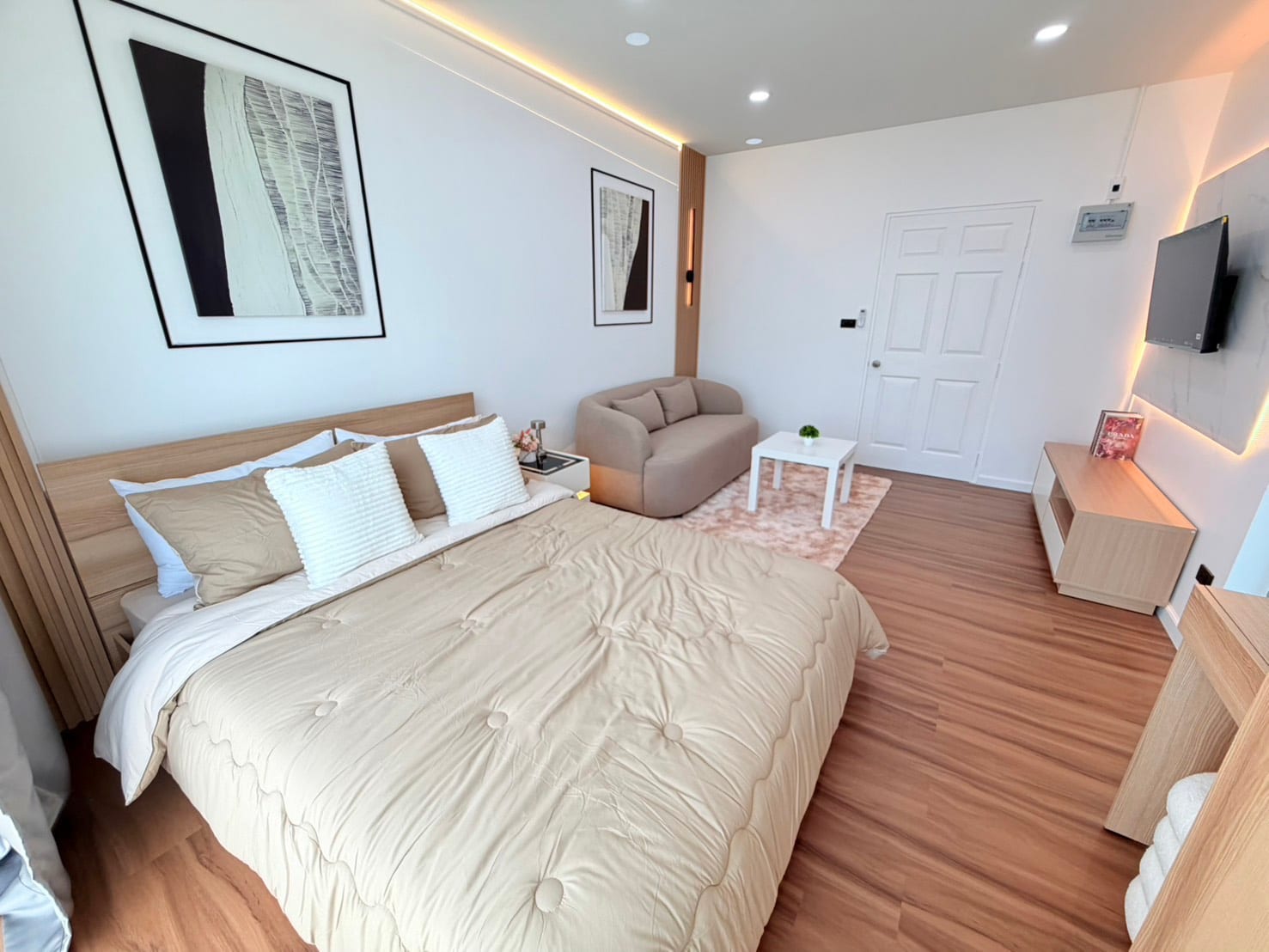 1-Bedroom Condominium for Sale in Phuket Town — interior view