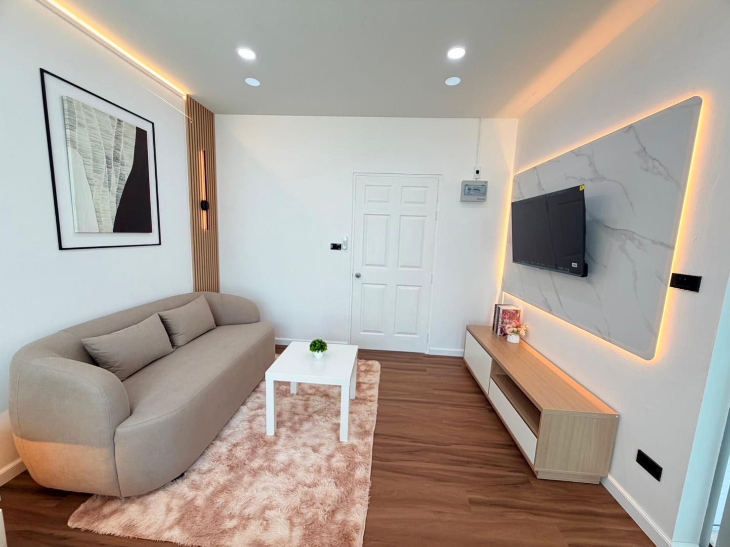 1-Bedroom Condominium for Sale in Phuket Town — interior view